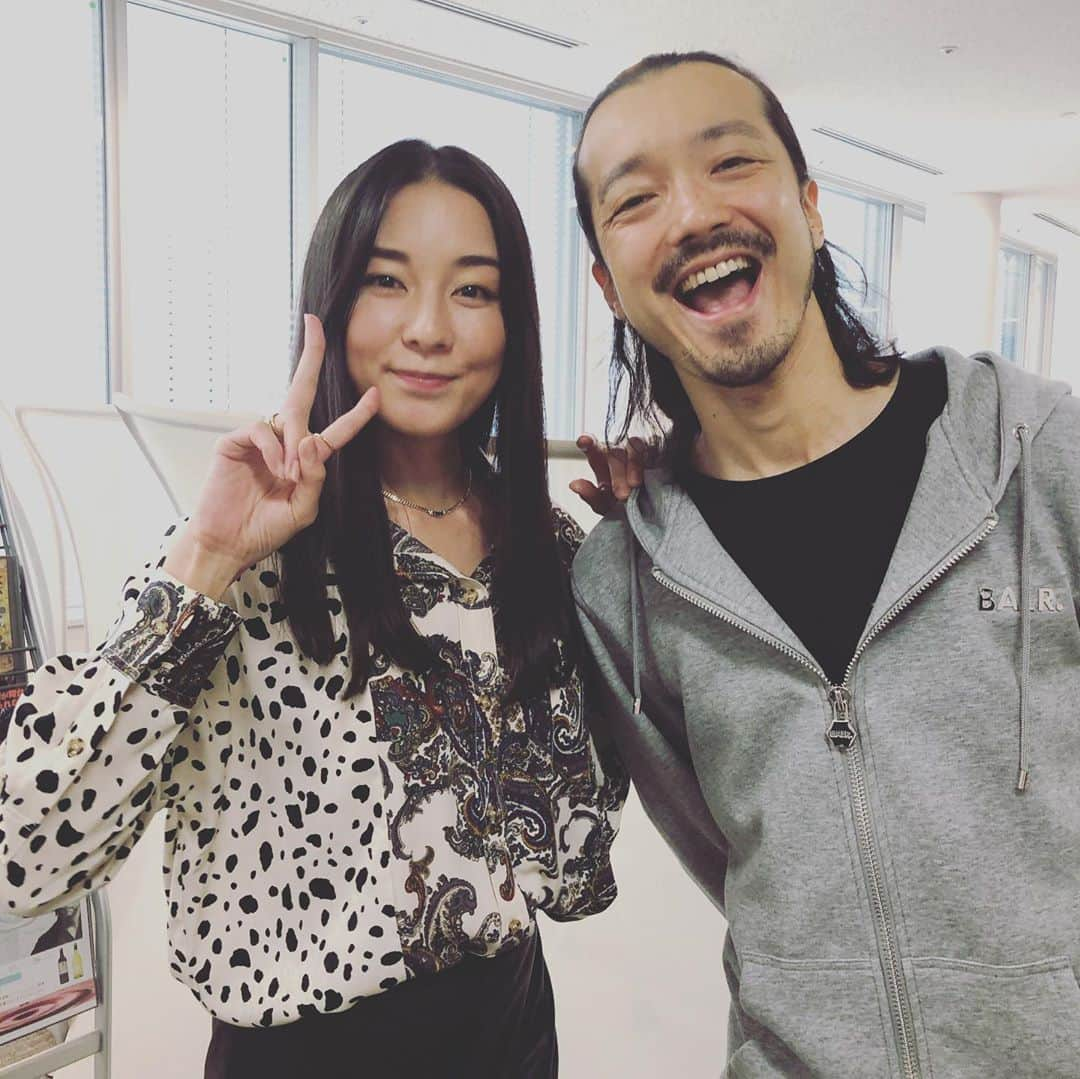 伊藤歩さんのインスタグラム写真 - (伊藤歩Instagram)「シャーロック第3話 ご視聴ありがとうございました✨ そして次回ゲスト、金子ノブアキさん(あっ君)とバッタリ❗️嬉しいぃ😆セシルのもくろみ‼️バトンタッチ‼️ ・ ・ ・ さてさて、私が出てくると〜という恐怖感が世間にだいぶ定着してきたようで😅最近はやるからには徹底的に嫌われたいという欲もw やるならとことん✌️ これからも頑張ります‼️ とはいえ〜良い人役も絶賛募集中〜💋 #tvdrama  #actress #tokyolife #catlover #月9 #シャーロック #セシルのもくろみ #悪役 #伊藤歩」10月21日 22時34分 - ayumi__ito