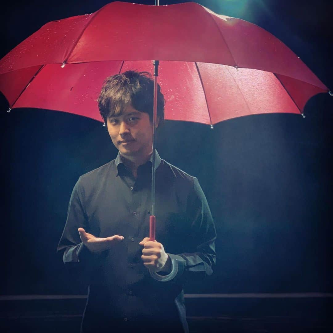 三浦祐太朗さんのインスタグラム写真 - (三浦祐太朗Instagram)「RAINY SLUMBER  #umbrella #red #rain #rainyday #instagood #photooftheday #picture #photo #color #pic #followme」10月21日 22時52分 - yutaro_3ura