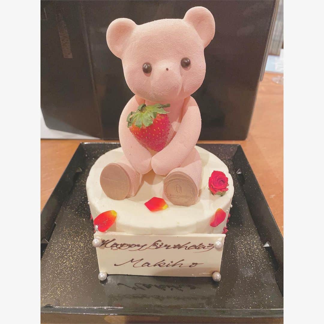 達家真姫宝さんのインスタグラム写真 - (達家真姫宝Instagram)「誕生日ケーキは @louange.tokyo のケーキを ママが用意してくれました🎂🧸 今年はクマのケーキがいいな！って思ってたので嬉しかった☺️❤️ 勿体なくて食べれなかった😥ぴえん #louangetokyo #誕生日 #ケーキ」10月21日 23時07分 - makiho_official