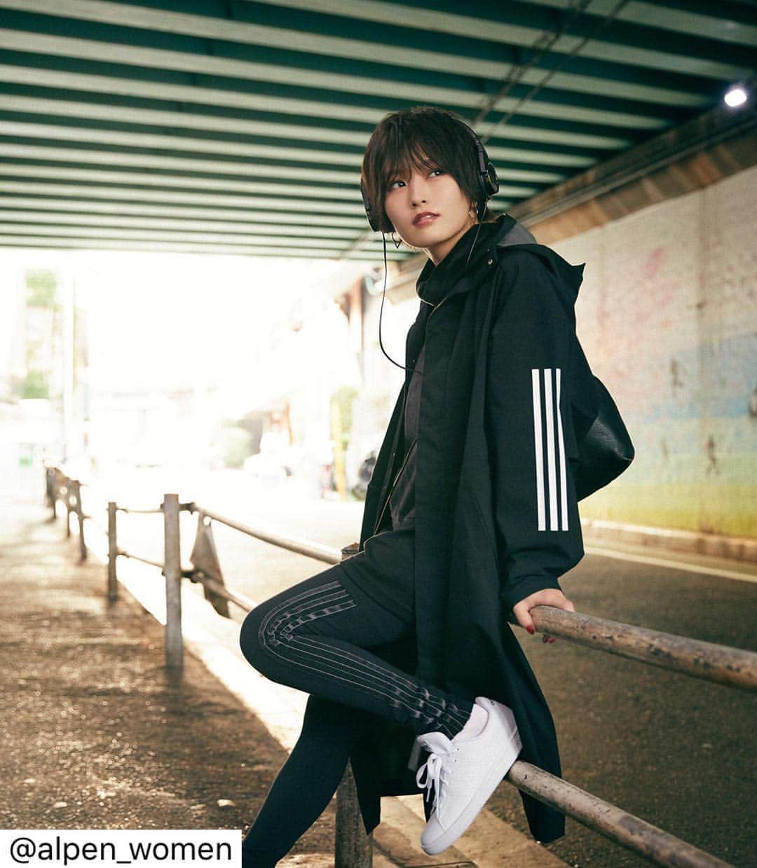 山本彩さんのインスタグラム写真 - (山本彩Instagram)「【アディダス #playblack】﻿ ﻿ #ブラック_全身adidas﻿ インナーのベロアなど、同じ黒でも素材感の違いでファッショナブルに見せた全身adidasコーデ。﻿ アウターの3本線とスニーカーの白がいいアクセントに。﻿ ﻿ @sayaka__714﻿ ﻿ ―――――――――――――――――――――――﻿ 【tops__adidas ロングウインドジャケット(9494575029)】﻿ [color] ブラック、イエローオーカー﻿ [size] S / M / L / LL﻿ ﻿ 【tops__adidas ベロアロングスリーブモックネックトップ(9468576129)】﻿ [color] ブラック﻿ [size]  S / M / L / LL﻿ ﻿ 【bottoms__adidas ベロア3ストライプスタイツ(9479576029)】﻿ [color] ブラック﻿ [size]  S / M / L / LL﻿ ﻿ 【shoes__adidas アドバンコート ベース(4021575239)】﻿ [color] ホワイト﻿ [size] 23.0cm～29.0cm﻿ ―――――――――――――――――――――――﻿ ﻿ スポーツデポ・アルペン限定で、アディダス #PLAYBLACK キャンペーン開催中！﻿ 11/11(月)までの期間中、税込5,000円以上お買い上げで豪華黒アイテムが抽選で当たる！ ✨﻿ ﻿ #playblack #着まわし自在の黒でゆけ #adidas #アディダス #山本彩 #さや姉 #アルペン #アルペンコーデ #アルペン女子 #スポーツデポ #スポーツミックス #カジュアルコーデ #コーデ #スポーツウェア #今日のコーデ #秋コーデ #秋服 #ootd #スポーツ #スポーツミックスコーデ #スポーティ女子 #スポーツカジュアル #黒コーデ #ブラックコーデ #黒 #ブラック #ロック #ブラック_全身adidas」10月21日 23時03分 - sayaka__714