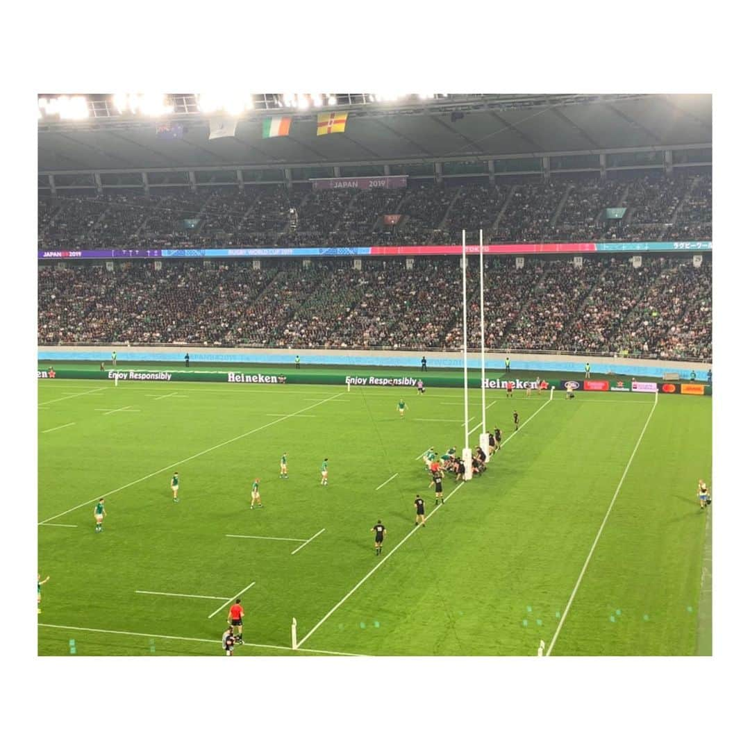 峰麻美さんのインスタグラム写真 - (峰麻美Instagram)「はじめてのオールブラックス🇳🇿 2度目のアイルランド🇮🇪 #rwc2019 #rwc東京 #nzlvire #rugby #rugbyworldcup #beer #ilovebeer #beerstagram #heineken  #ビール #ビール党 #ビール部 #ビアスタグラム #ビール女子 #ビール好き女子 #ビールクズ #クズ活 #居酒屋すたじあむ調布店」10月21日 23時16分 - asaaaaami.0702