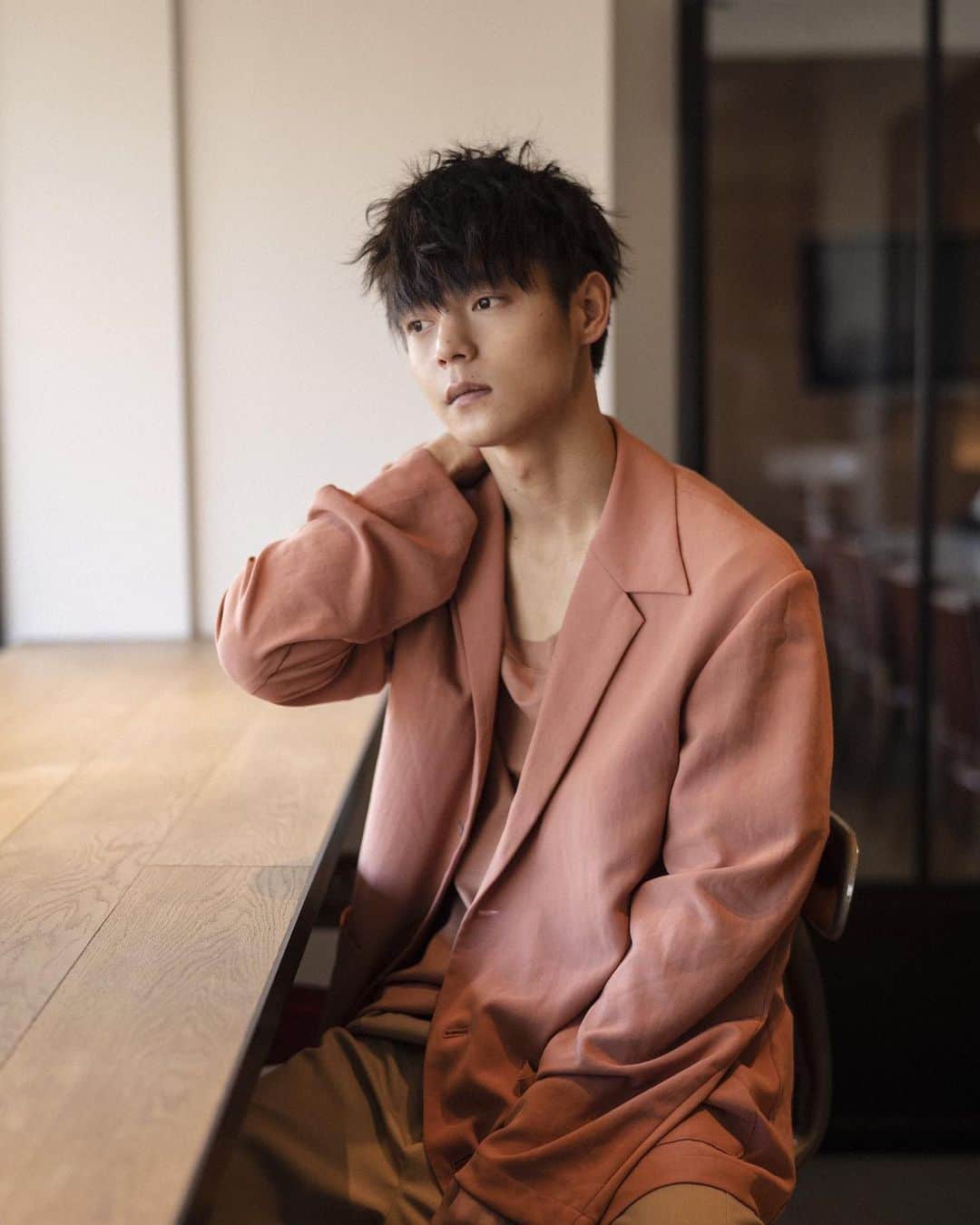 窪田正孝のファンアカウントのインスタグラム：「From the upcoming digital calendar. #kubotamasataka #窪田正孝 #actors」