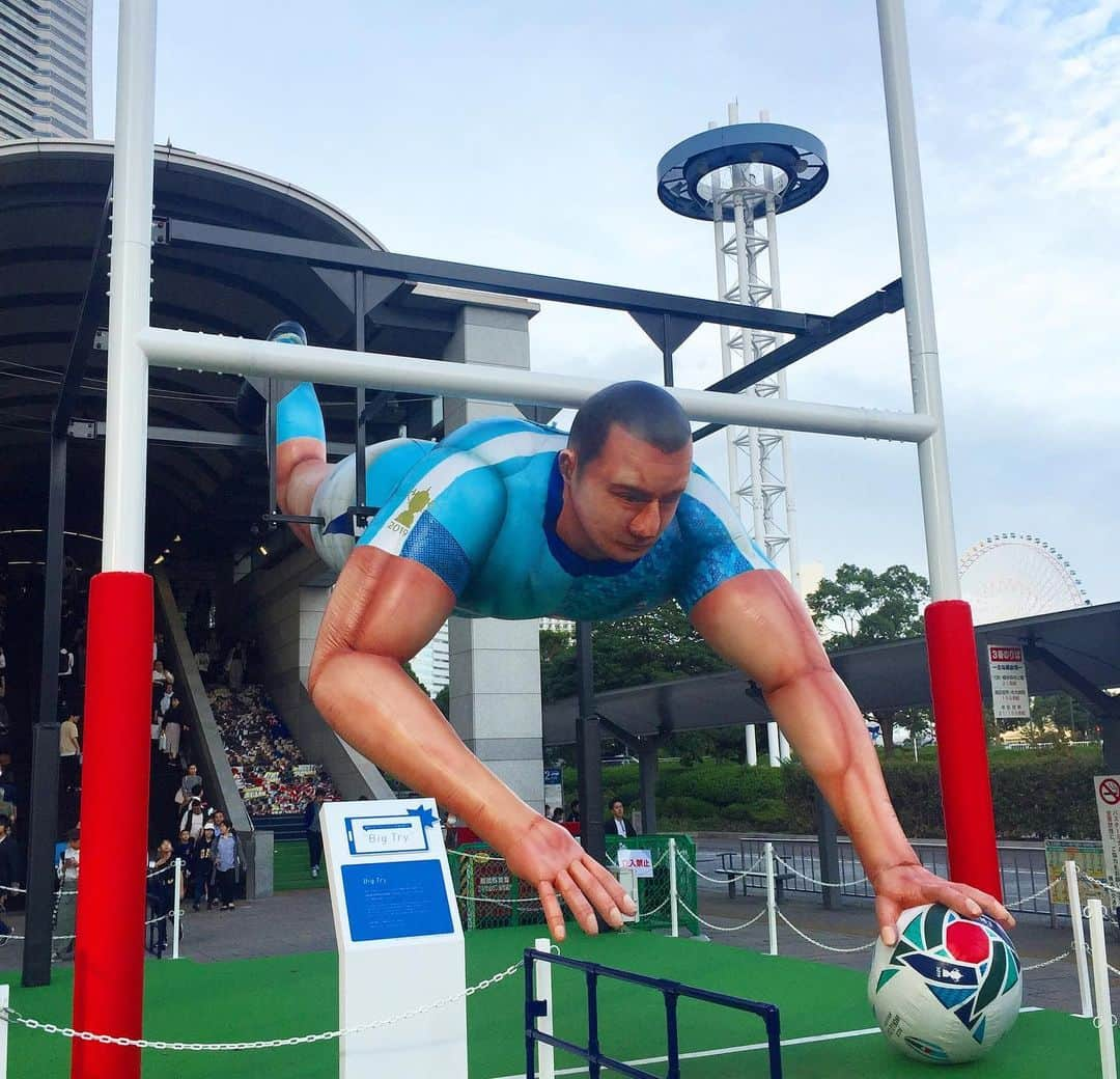 宮川紗麻亜さんのインスタグラム写真 - (宮川紗麻亜Instagram)「🌻 ラグビーワールドカップ🏉 ビーチバレー仲間と応援📣 あ〜、凄くカッコ良かったです☺️💕 いや、カッコ良すぎて…  自分がやっているスポーツ以外をこんなに熱く応援したのは初めてだ〜٩( ᐛ )و あ…たこ焼き先輩🐙のお父さんと写真撮り忘れた〜  #RWC2019 #ラグビーワールドカップ #rugby #japan #oneteam #🌸 #🇯🇵 たこ焼き先輩、早朝からの場所取りありがとうございました🙇‍♀️」10月21日 23時50分 - sunflower__summer