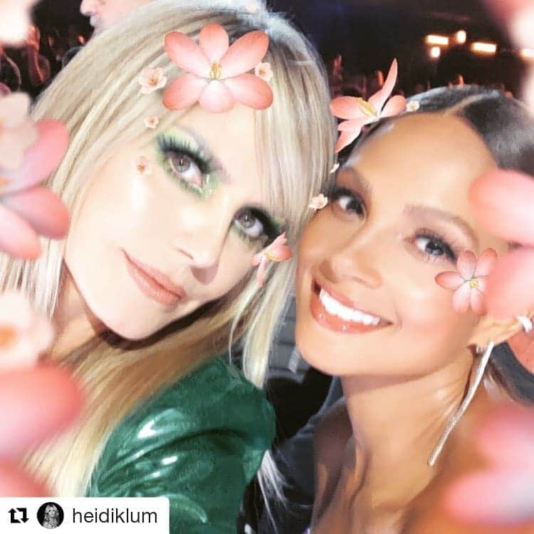 アリーシャ・ディクソンさんのインスタグラム写真 - (アリーシャ・ディクソンInstagram)「#Repost @heidiklum ・・・ With this beauty&brains today 🌸 @aleshaofficial 🌸 #agtchampions  @agt」10月22日 0時10分 - aleshaofficial