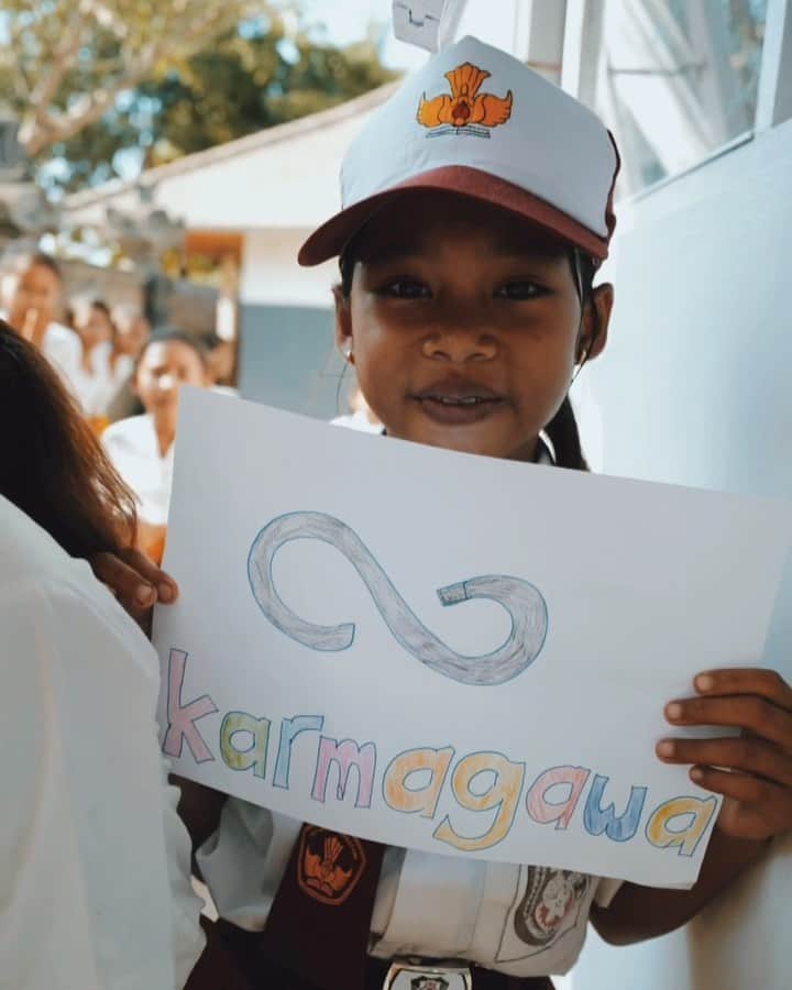 佐原モニカのインスタグラム：「@karmagawa has donated to @balichildrensproject to build and open schools in villages of Bali that are in bad condition and unsafe for the children to study in. So many of these young children walk 3+hours everyday, up through mountains with only steep and narrow winding roads to get to their schools, some even take their parents’ motorbikes by themselves!  To help make this world a better place, it starts with creating a space where the children can receive the education and have the proper school supplies they deserve. This time we celebrated @karmagawa ‘s  57th school opening and the goal is to build a 1000+ more all over the world! And also to provide school buses that will help them get there safely.  Feeling so blessed to have met such beautiful and kind people who are nothing but positive and giving even under the most difficult circumstances. It was a great reminder to always be grateful for every little thing we have in life. Thank you for letting me a part of this incredible team!! So excited to continue making our world a happier place.  @badboi @timothysykes @jbxcreative  @inkawilliams @maui_ruby @ryothetroublemaker  @ryankpotter @conorleslie @taaazil」