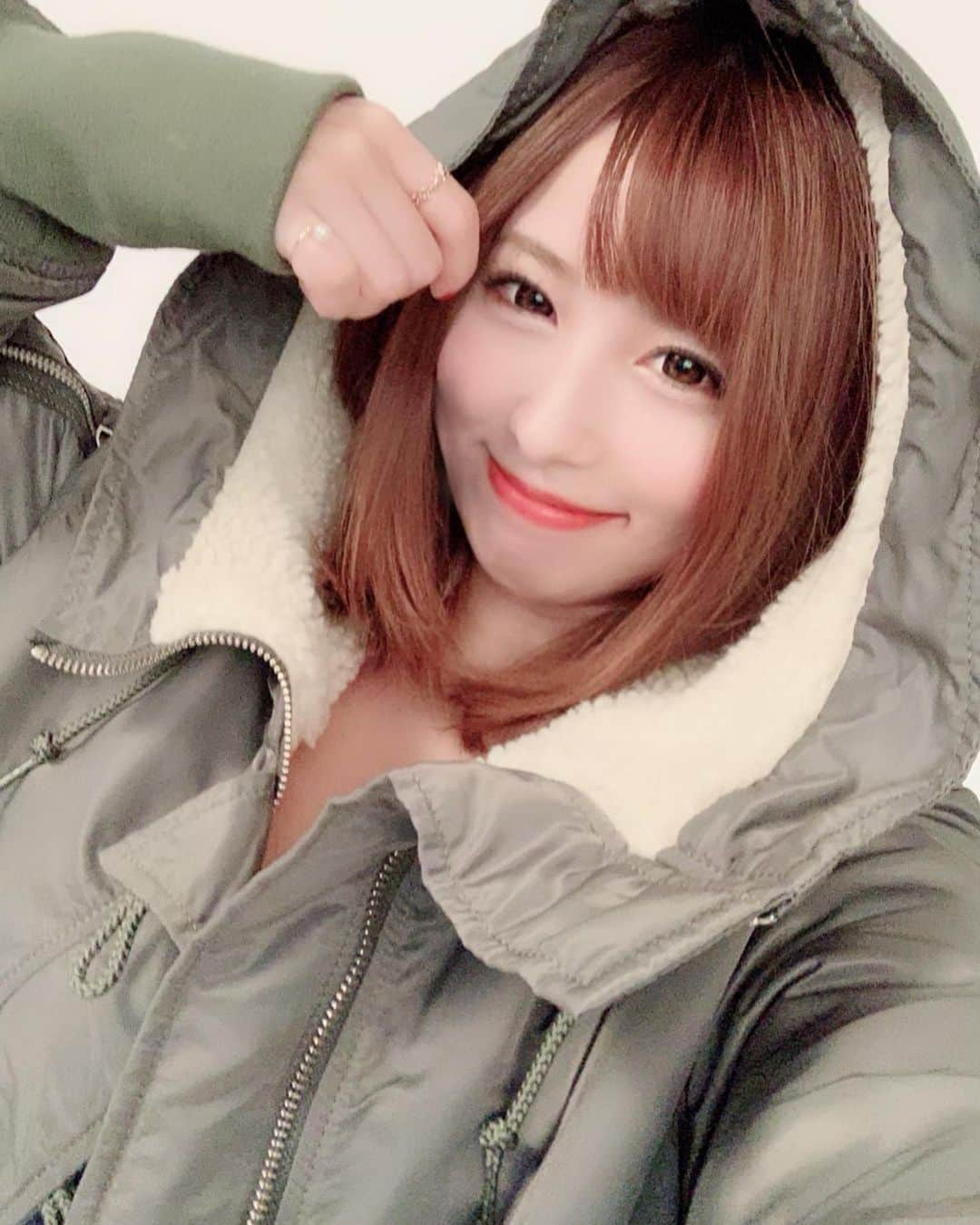 成瀬心美さんのインスタグラム写真 - (成瀬心美Instagram)「🧥 . . 今日はmezcolanzaの 新しいアルバムの ジャケット撮影でした！！ でも まだ内容が見せられない！！ とても素敵だったの！！！ . . 早く見せたい！！！ . だから代わりに この間の PEACE COMBATでの グラビアオフショットを載せておく！ . . ジャケットも グラビアも 楽しみにしててね！！ . . #mezcolanza #album #new #release #band #instagram #instalike #followｍe」10月22日 0時49分 - coco3ndazo