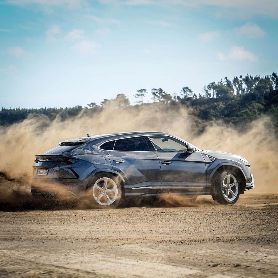 ランボルギーニのインスタグラム：「The adrenaline rush of being a part of the Lamborghini Dinamica Terra serves as the perfect motivation for your Monday. Kick start your week by absorbing the versatility of the Urus.  #Lamborghini #LamborghiniDinamicaTerra #Urus #SinceWeMadeItPossible #Travel #MondayMotivation」