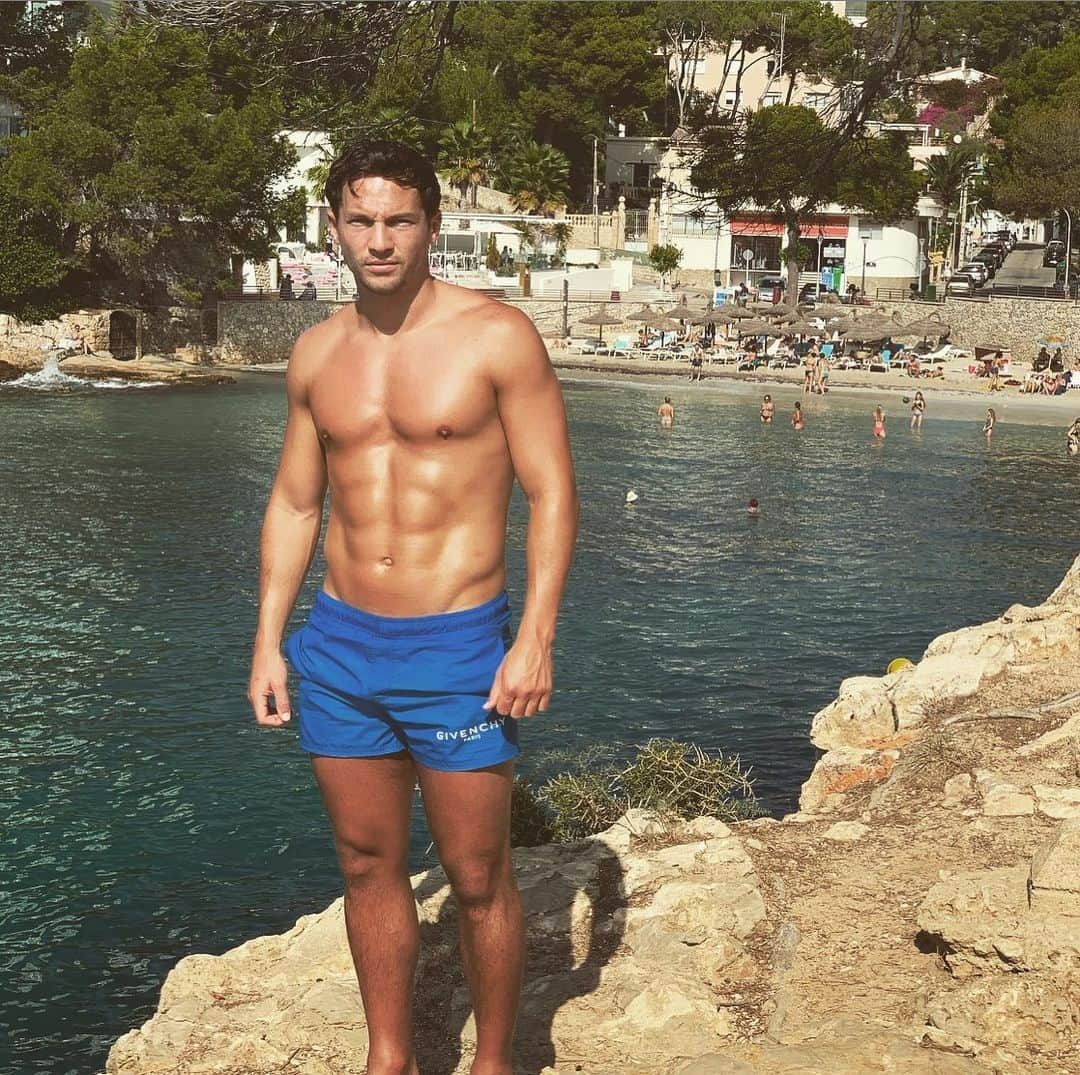 ダニー・ドリンクウォーターのインスタグラム：「Ooooo I would enjoy being back there again!! Throwback to sunnier days.. 🇪🇸 ☀️」