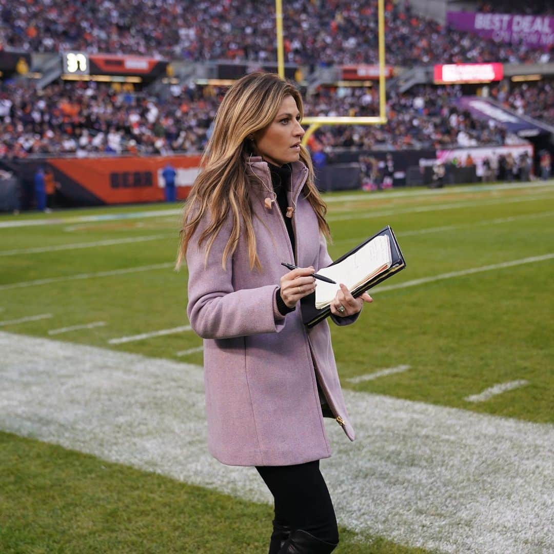 エリン・アンドリューズのインスタグラム：「Week 7 💜💜 Thank you @toddrphoto @saints @chicagobears @nflonfox」
