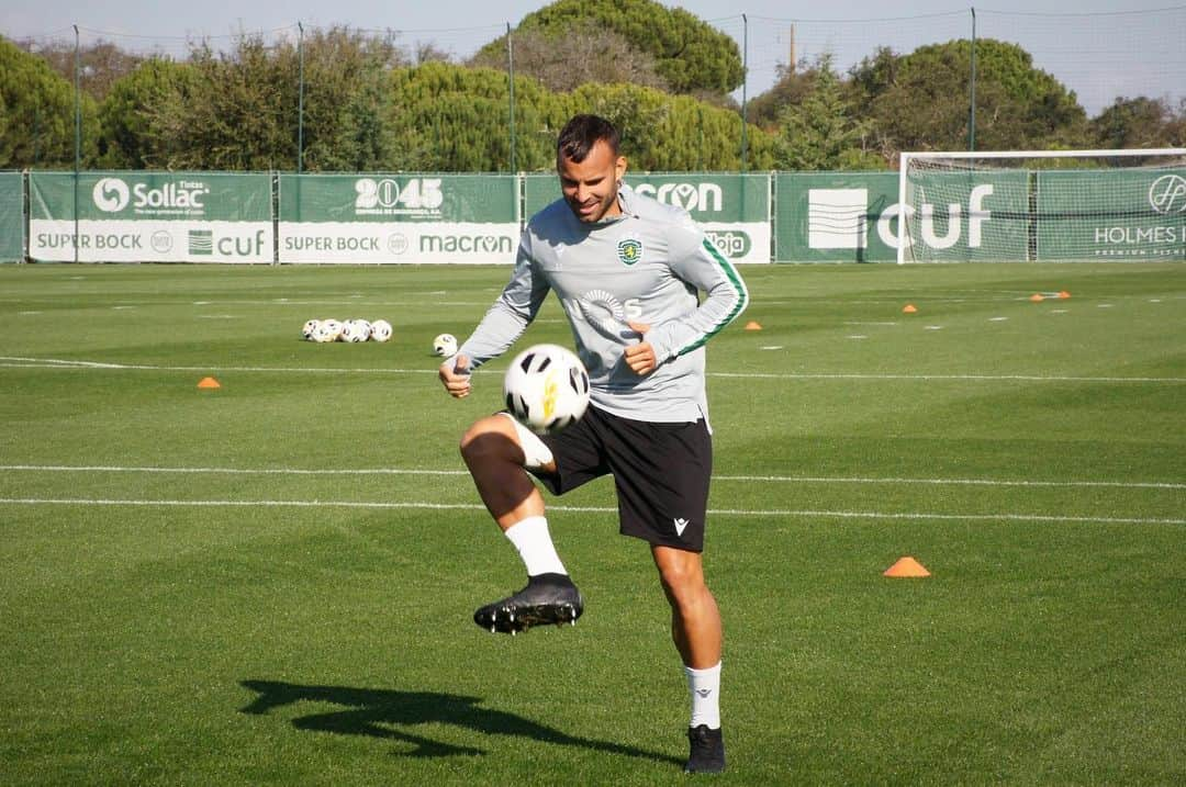 ヘセ・ロドリゲスさんのインスタグラム写真 - (ヘセ・ロドリゲスInstagram)「✌🏽🤙🏽⚽️」10月22日 0時59分 - jeserodriguez10