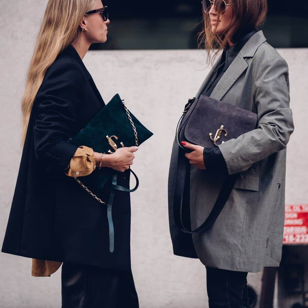 Jimmy Chooさんのインスタグラム写真 - (Jimmy ChooInstagram)「Make like the streetstyle elite and pair our VARENNE bag family with our must-have Autumn Winter ’19 eyewear collection #JCCollection」10月22日 1時00分 - jimmychoo