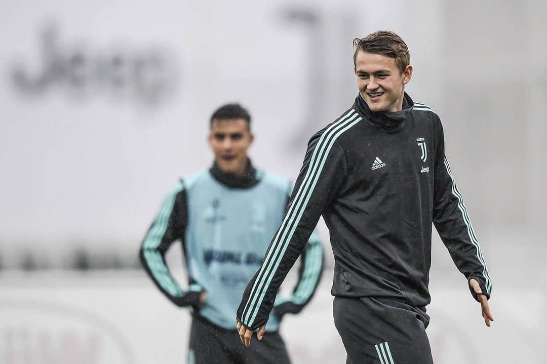 マタイス・デ・リフトのインスタグラム：「Ready for the @championsleague 💪🏼🙌🏼」