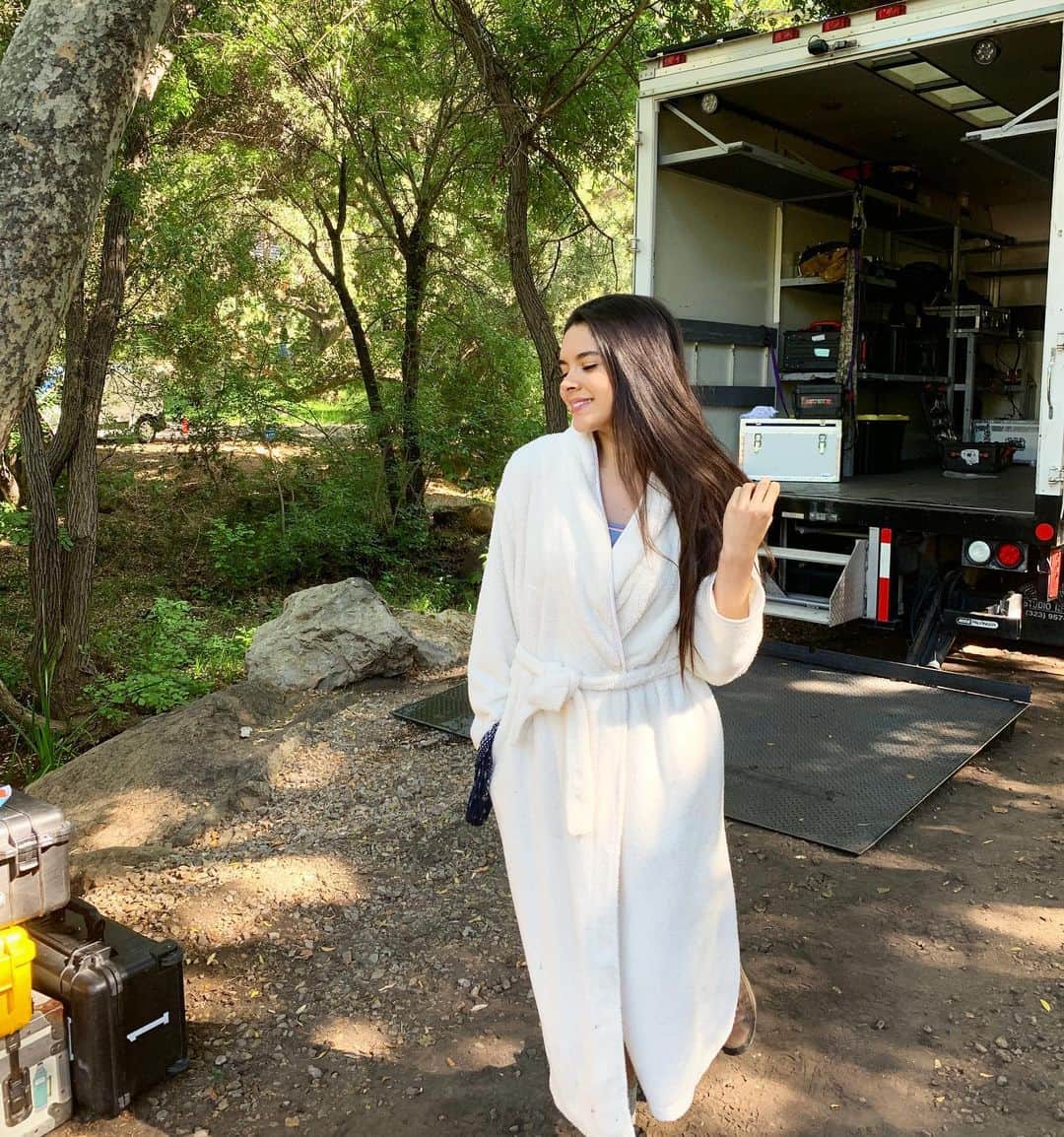 パオラ・ポーリンのインスタグラム：「It feels good to be back to work 🎥🎬 ..Happy Monday !.. if we cannot see the possibility of greatness how can we dream it ?- Lee Strasberg - Se siente bien estar de vuelta en el trabajo 🎥🎬 Feliz lunes !.. Si no podemos ver la posibilidad de ser grandiosos cómo podemos soñarla- Lee Strasberg」