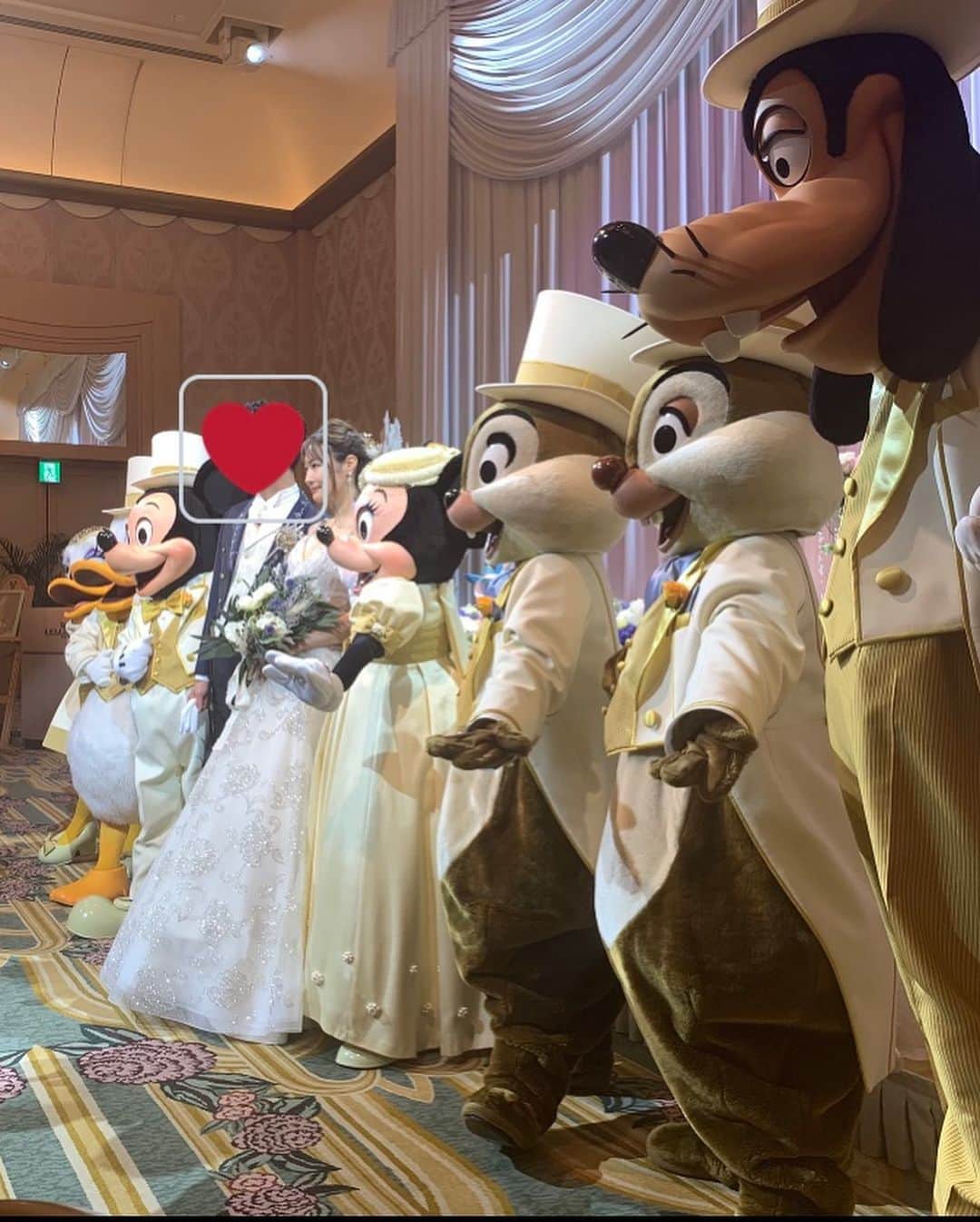 古川真奈美さんのインスタグラム写真 - (古川真奈美Instagram)「.﻿ .﻿ 先日はみーちゃん @misakinito  の結婚式でした👰🤵💍﻿ 初めてディズニーの結婚式にいってきました、いっぱいのキャラクター達でてきて一緒にお祝いしたよ〜﻿ ミッキー達でてきてテンション上がったーー！！﻿ ﻿ しかし、みーちゃん本当に綺麗だった🤤❤️﻿ 産後間もないのに、ストイックすぎるみーちゃんはむしろ痩せすぎてたわ😳😳﻿ よく頑張ったねー😢👏🏻💕💕﻿ 世界一綺麗だったよ〜😍﻿ 感動したーー🥺💓﻿ ﻿ ﻿ みーちゃんは、なかなか感情を表に出さない不器用なところもあるけど…本当に愛情深くて心優しい子♡﻿ 長い付き合いだけど、みーちゃんの心優しいところは私は誰よりも知ってる😌💓﻿ だから誰よりも幸せでいてほしいと心から願ってます🙏🏻﻿💕 みーちゃん結婚おめでとう！！﻿ みーちゃん愛してるよ😘﻿ これから先色々あると思うけど夫婦で力を合わせて乗り越えていってください！﻿ ﻿ 何かあったら私が全力で守るから心配しないでね！！😤😤😤笑﻿ ﻿ ﻿ 素敵な結婚式に呼んでくれてありがとう❤️﻿ 私も幸せでした🥺✨﻿ ﻿ ﻿ ﻿ #何これレベルで可愛い花嫁 ﻿ #ディズニーキャラクター全員集合レベルの盛大な結婚式 #みーちゃんママと久しぶりに会えて嬉しかった  #ママ号泣しててそれみて号泣﻿ #みーちゃんのおチビは本当にいい子すぎて﻿ #ずっとおとなしかった  #可愛いすぎて癒される﻿ #またおうち遊びいくね  #しかし感動した ﻿ #ご飯も美味しすぎた #かおちゃん次はよ  #けど当分ないだろうから私いくね  #一緒にいい老人ホーム入ろう  #そんな会話を永遠にしてた  #これがおばさん同士の悲しい会話﻿  #結婚式  #ディズニー結婚式﻿ #instalike #instamood ﻿ #ow #instapic #instaphoto﻿ #girl　#follow #followme  #gravure  #japanesegirl  #selfies  #インスタグラビア」10月22日 11時42分 - mana_0619