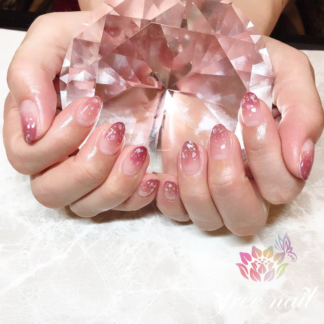 ネイルアーティストryさんのインスタグラム写真 ネイルアーティストryinstagram シンプルグラデーションネイル キラキラシンプル ネイリスト ネイルアーティスト ネイルアート ネイルチェンジ ネイルサロン 大阪ネイルサロン ネイル