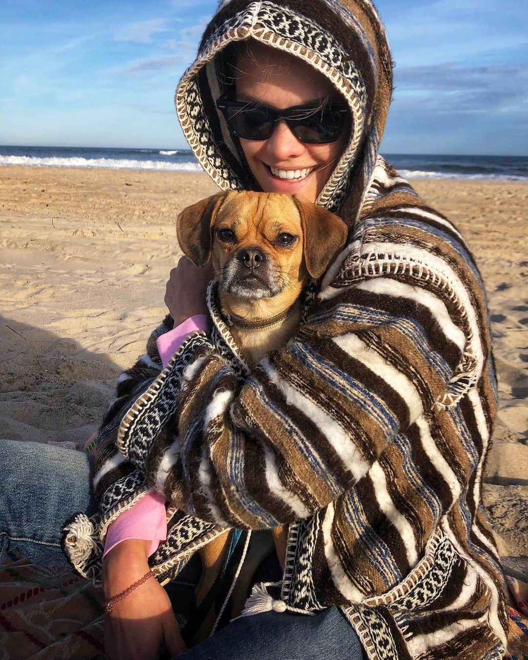 ニーナ・アグダルのインスタグラム：「Dog mom life is the best 🐕❤️ @daisythedukes」