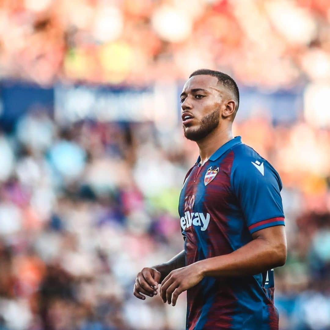 ルベン・ヴェソのインスタグラム：「Built to win, we go again. 💯🔛」