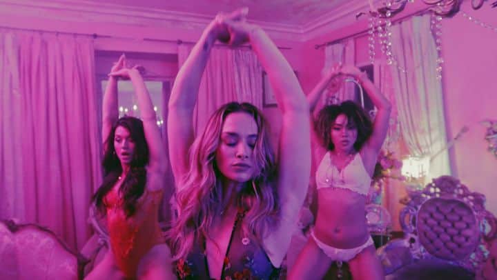 Nika Kljunのインスタグラム：「The "OMG" Music Video by @sonnyfp is OUT!🚨 Spicy 🥵 Fun 🤪 Sexy 💋.... IT’s A MOOD! #nikakljunchoreography . WHAT AN AWESOME DAY IT WASll! Thank you @sonnyfp for always being such an inspiring artist and always delivering quality work to this World 🌎 Your professionalism and versatility is truly inspiring me on a daily basis. 🙏🏼❤️ . GIRLZZZ, you all are simply rockstars!!!!! 👑👏🏼🥳 Thank you @ragonmiller @jahaananjil @missjazzi @klaudiaantos @yuu0715yuki for being so incredible on set and throwing Sonny around the house all day living your best life in your characters 😅 so much love for you all. Beautiful people inside out! 😍 . @tommyparker80s & @sonnyfp - you guys are non stop creating such dope music that the world is dancing too... Respect! Don’t ever stop, we want moreeee!! 😎🤩😝 . Our cinematographer Brazil, thank you for always capturing everything with grace, beautiful beautiful shots 🎥  GO ON YOUTUBE for full video (link in @sonnyfp ‘s bio) AND SHOW SOME LOVE ❤️ Hope you’re having a great Monday and... don’t forget - tonight 7:30-9pm - we gonna jam to this song in my class at @mdcdance ! U don’t wanna miss it! 💃 . - Directed by: @sonnyfp - Produced & Edited by: @sonnyfp @frediepedersen - Cinematography by: @directorbrazil - AD: @nelsonestevez - Casting and associate producer: @nikakljun -Choreographers: @sonnyfp @nikakljun . #NewMusic #NewVideo #OMG #musicvideo #hotandspicy #beauties #dance #hottoday」