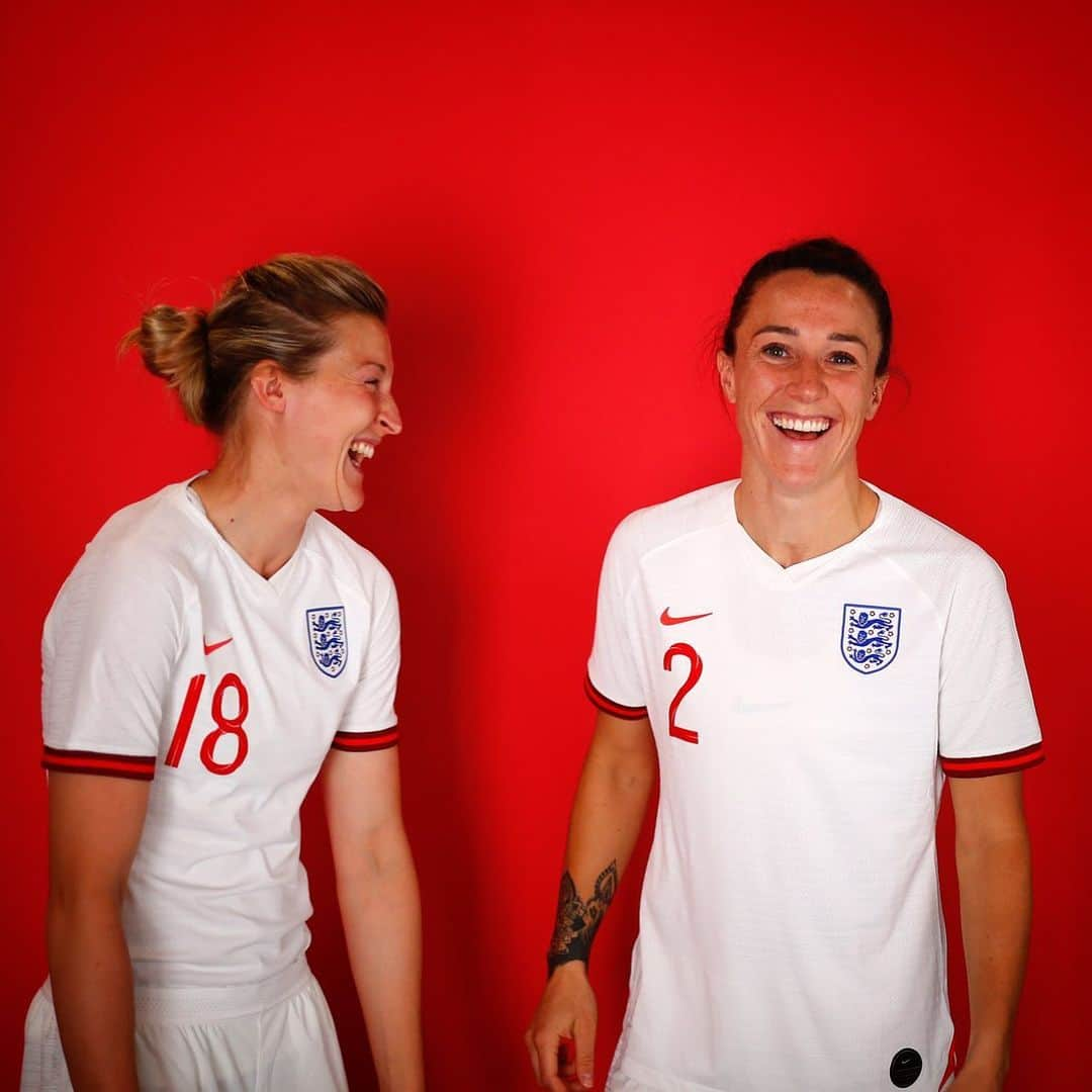 サッカー イングランド代表チームさんのインスタグラム写真 - (サッカー イングランド代表チームInstagram)「When you’ve both been nominated for the 2019 Women’s #BallondOr 😁」10月22日 4時43分 - england