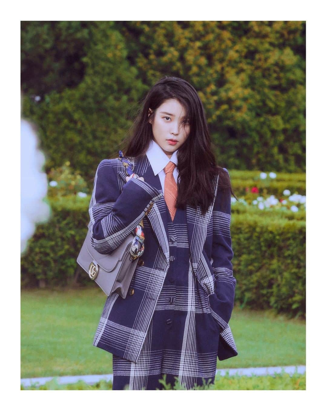 グッチさんのインスタグラム写真 - (グッチInstagram)「IU @dlwlrma appears on the cover of @dazedkorea’s Fall edition wearing a leather shoulder bag and suit from #GucciFW19 by @alessandro_michele. #GucciEditorials #AlessandroMichele Photographer: @mokjungwook Stylist: @wwwwwwn88」10月22日 5時00分 - gucci