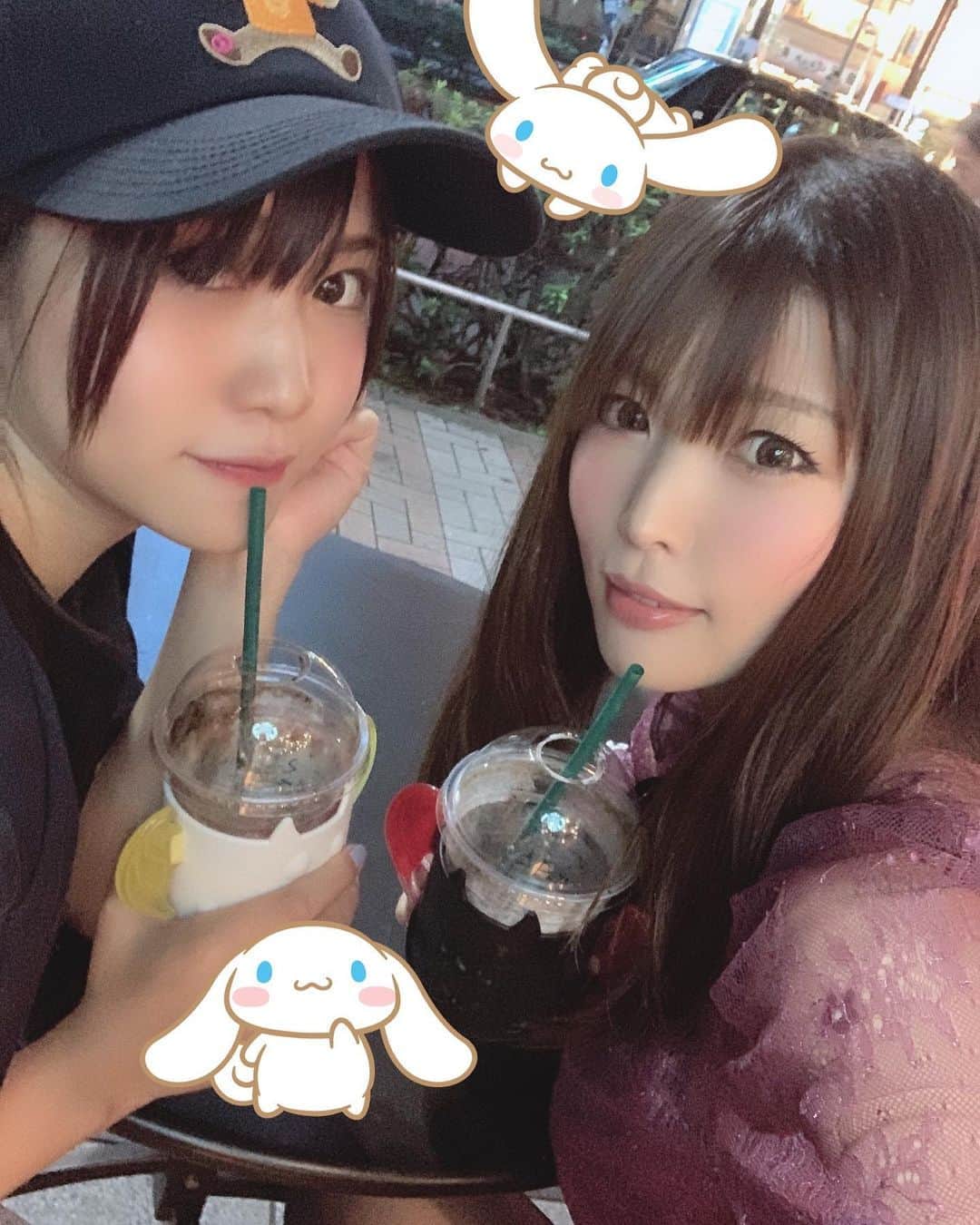 新村あかりのインスタグラム：「もみちゃんとスタバ❤︎ #starbucks」