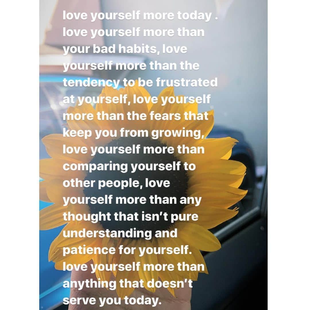 カミラ・カベロさんのインスタグラム写真 - (カミラ・カベロInstagram)「note to self today, sharing for anyone who may need it- for someone who strong-arms her way through literally everything, this has been such a huge lesson in my life lately. struggling against struggle only makes it worse. berating yourself for when you fall short might make you think you’re getting further, but it’s only scratching your legs. loosen your grip. soften your hands. ask yourself what you need. put nothing else above what your heart is asking for. is it patience? is it curiosity? is it kindness? is it love? get quiet, ask yourself what you need, and listen 💕 sending love to every human being human out there, not enough of that on this app, love you guys」10月22日 6時25分 - camila_cabello