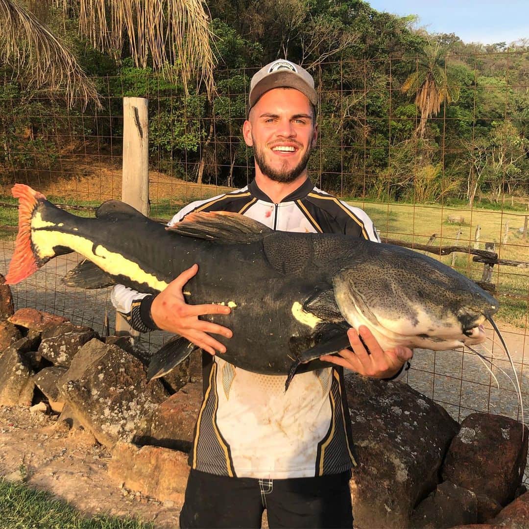 ナタンのインスタグラム：「A Famosa Pirarara Ceguinha Do Solar Do Engenho 🎣✔️ Que Peixe Tooop 🔝」