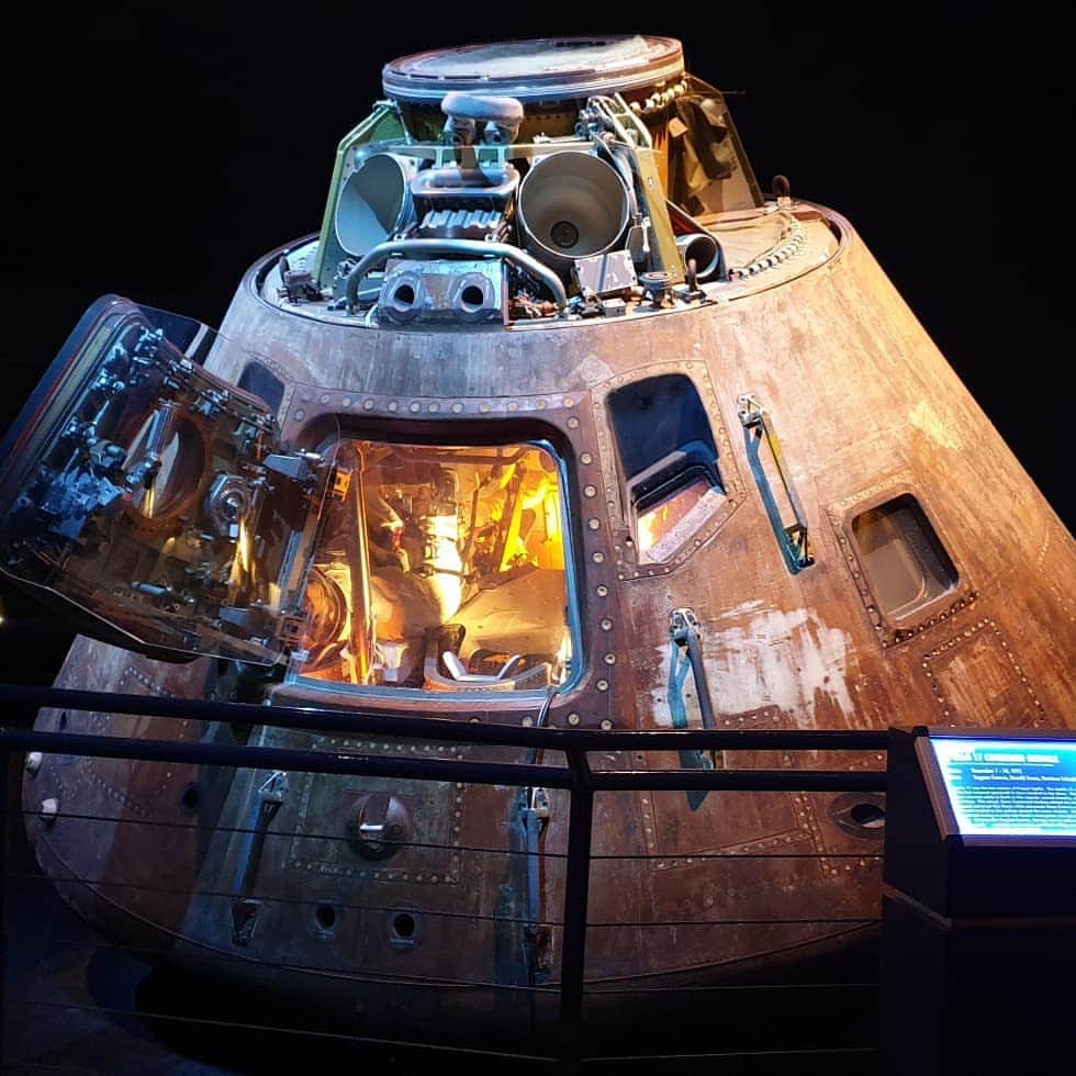 ジェームズ・フェルプスさんのインスタグラム写真 - (ジェームズ・フェルプスInstagram)「Today I touched the moon... and managed to really geek out seeing all things Apollo / Gemini/ shuttle (I'm a space nerd at heart). #childhooddream #texasroadtrip #Houstonyoullhavenoproblemswithme 👨‍🚀🚀🌚🌎」10月22日 6時51分 - jamesphelps_pictures