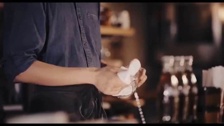 のインスタグラム：「「コカ･コーラ」 ﻿ ﻿ ﻿ #コカコーラ #CM #0キスの時間もコークでしょ #0キス  #午前0時キスしに来てよ #12月6日公開 #綾瀬楓」