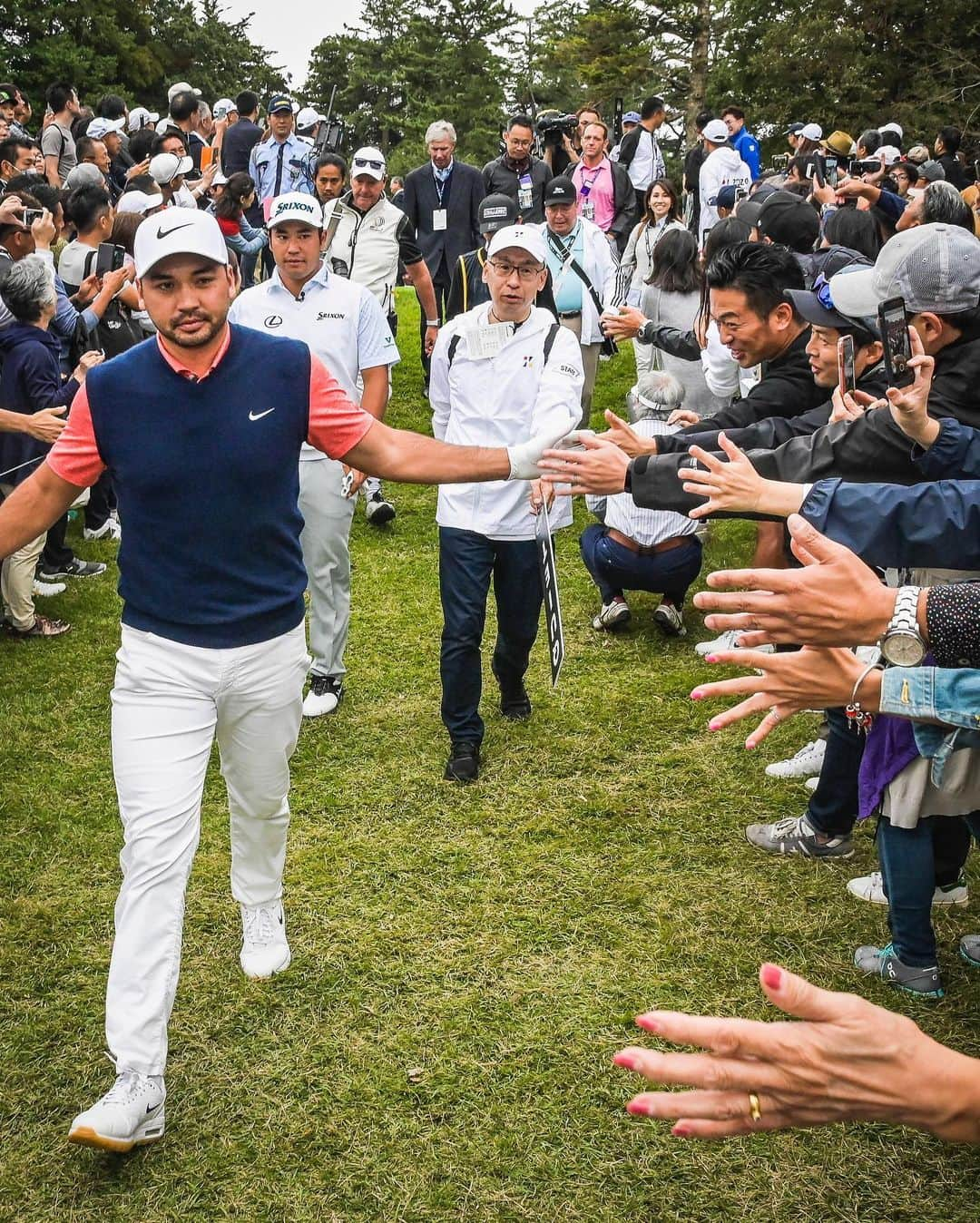 PGA TOURさんのインスタグラム写真 - (PGA TOURInstagram)「Big in Japan. 🤳🤳🤳」10月22日 7時11分 - pgatour