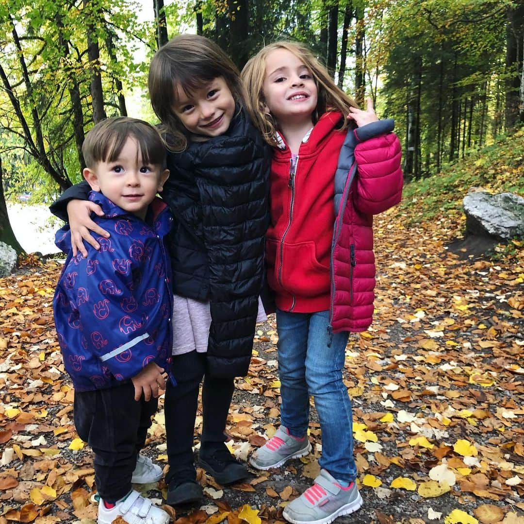 大桑マイミのインスタグラム：「南ドイツ🇩🇪 bayernへ 山にハイキング。  空気…………最高だ。」
