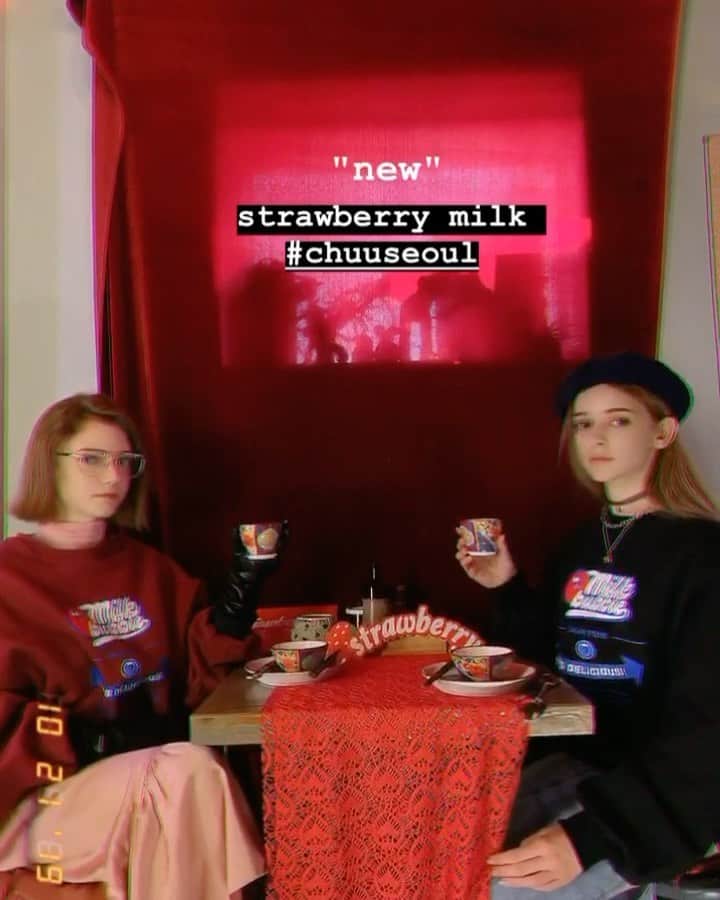 Chuuのインスタグラム：「Strawberry Milk 19fw "Milk Club"  락커룸에서 방금 나온것같은 편안함과 귀여움으로 디자인된 2019FW 스베밀 아이템들! 일상속에서 편하게 입을수있는 소재감과 디자인의 2019FW 컬렉션은 "Milk Club"이라는 주제로 출시됩니다.  실용적이며 편안한 룩에 유니크한 프린트와 로고플레이로 디자인된 19FW 스베밀. 하루빨리 밀크클럽에 조인하세요!  #chuuseoul @strawberrymilk_chuu」