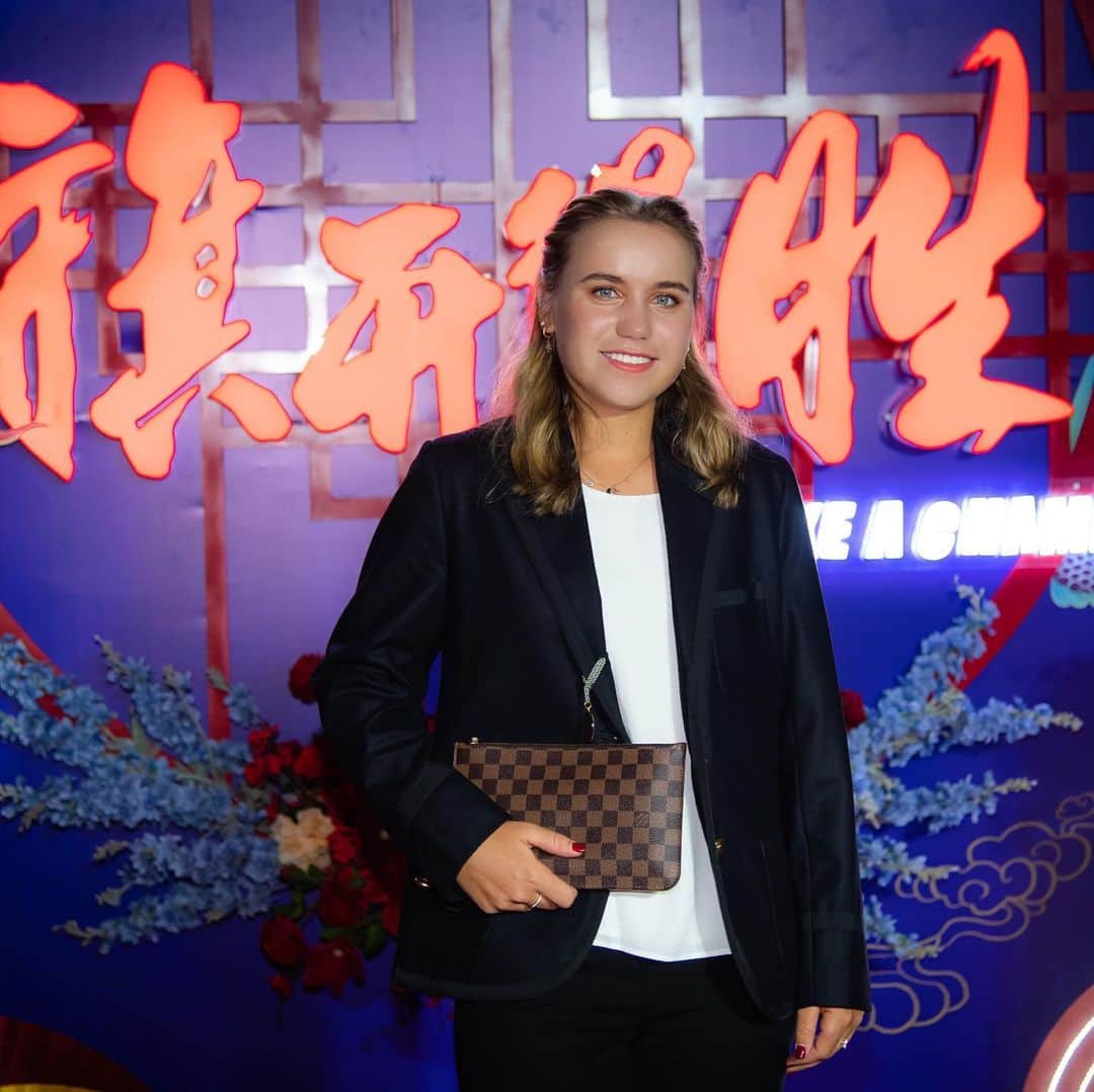 ソフィア・ケニンのインスタグラム：「💕🇨🇳 @wtaelitetrophy」