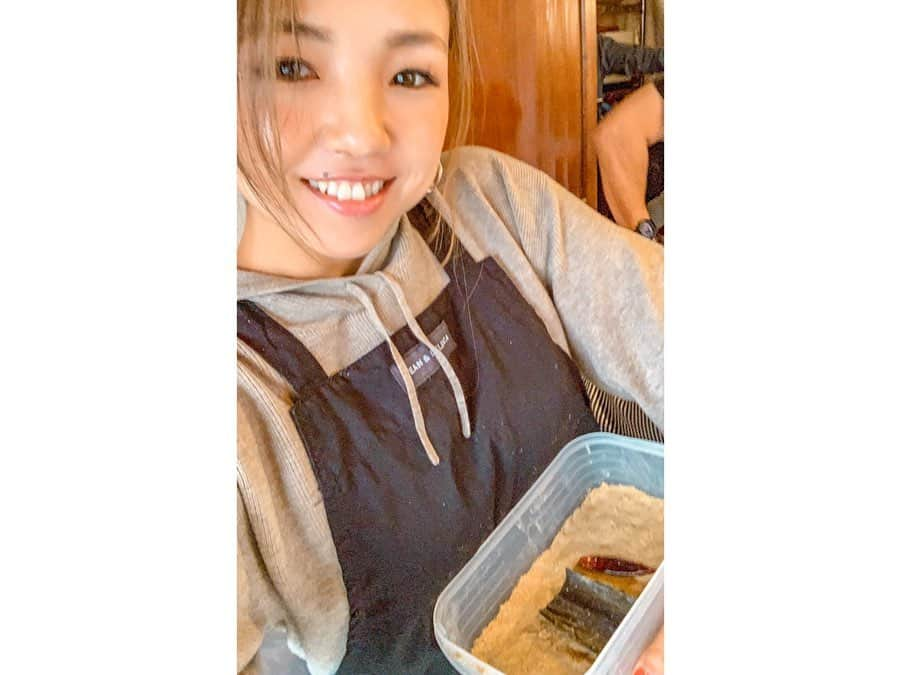 宏実さんのインスタグラム写真 - (宏実Instagram)「先日、まいこりん @mays_maiko と、ぬか漬けワークショップへ🍆🥒🥕. . みほ先生 @nukazukemiho0320 のワークショップ参加2度目✌️前回同様楽しくてあっという間❗️ぬか漬け体にいいことだらけだから続けていこうと思います😍🥕🥒🍆興味ある方は是非みほ先生のワークショップへ‼️楽しくあっという間にぬか漬け知識を学べちゃうよ‼️#ぬか漬け　#ぬか漬け初心者 #ぬか床 #ぬか漬け生活 #ぬか漬け美人 #つけもの #漬物 #漬物作り #nukazuke edited by #haneypresets @haneypresets」10月22日 9時01分 - hiromisrainbow