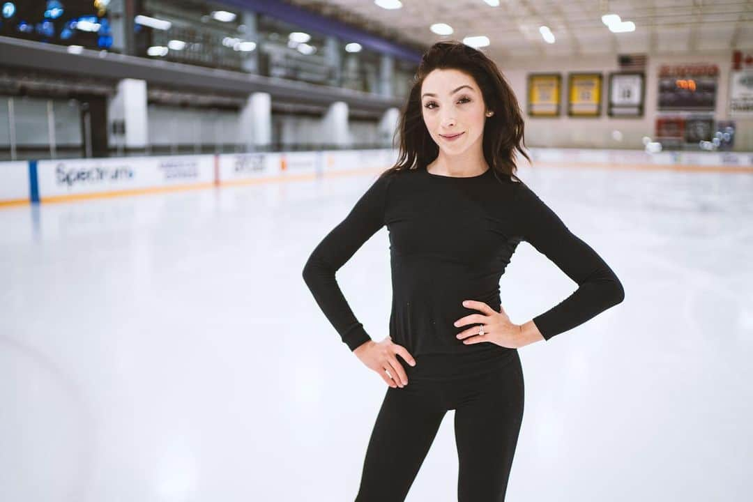 メリル・デイヴィスさんのインスタグラム写真 - (メリル・デイヴィスInstagram)「I learned very early on in skating that falling and making mistakes were critical parts of the process. How can you improve if you’re not willing to push yourself beyond your comfort zone? As I continue to find my footing outside of the world of competitive sport, I have to constantly remind myself that the same concepts apply in life outside of the rink, as well. We fall, we get up... We learn from our mistakes and #keepgliding. Thank you @womenssportsfoundation for working to provide girls and women everywhere with the opportunity to learn that and so many other valuable lessons though sport. ⛸」10月22日 9時08分 - meryledavis