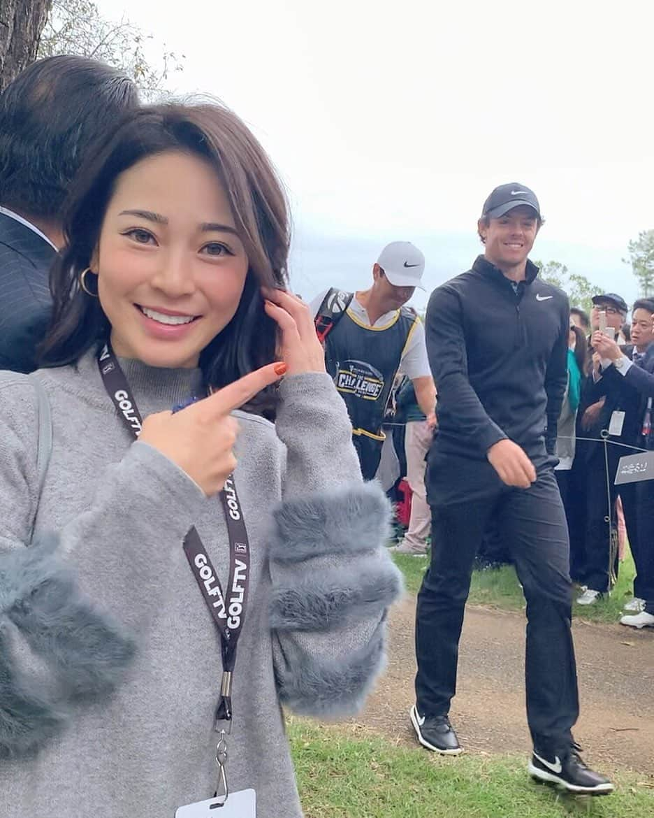 竹村真琴さんのインスタグラム写真 - (竹村真琴Instagram)「* 昨日はスキンズマッチ観戦して来ました⛳️ 間近で世界のトッププロを見れて感動🥺 終始楽しい一日でした♡  写真はツーショット風w . . . #撮影者 #桒原えりか #ザチャレンジジャパンスキンズ #タイガーウッズ  #マキロイ #松山英樹  #デイ #スキンズマッチ #GOLFTV #生配信 #ZOZO #zozoチャンピオンシップ　#RoryMcIlroy #TigerWoods #JasonDay」10月22日 9時44分 - makototakemura_golf