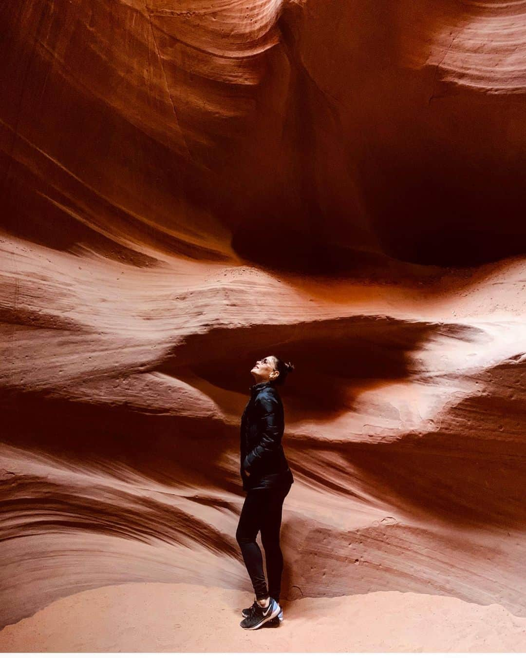 Chiquinquira Delgadoさんのインスタグラム写真 - (Chiquinquira DelgadoInstagram)「Be still, and the world will speak to you - Navajo Proverb  #antelopecanyon #arizona #wondersofnature  La naturaleza y su magia✨ @kiralife.official 🍃🍃🌵」10月22日 9時48分 - chiqui_delgado