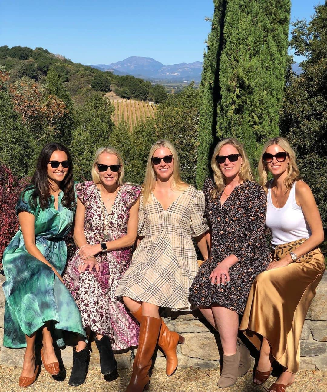 エマ・ヘミングさんのインスタグラム写真 - (エマ・ヘミングInstagram)「Reunited 🍇🍷🍷🍷🤪 #girlstrip #winecountry @nancyeaves @jillian.cleveland @makingcoyne @kristentaekman」10月22日 10時00分 - emmahemingwillis