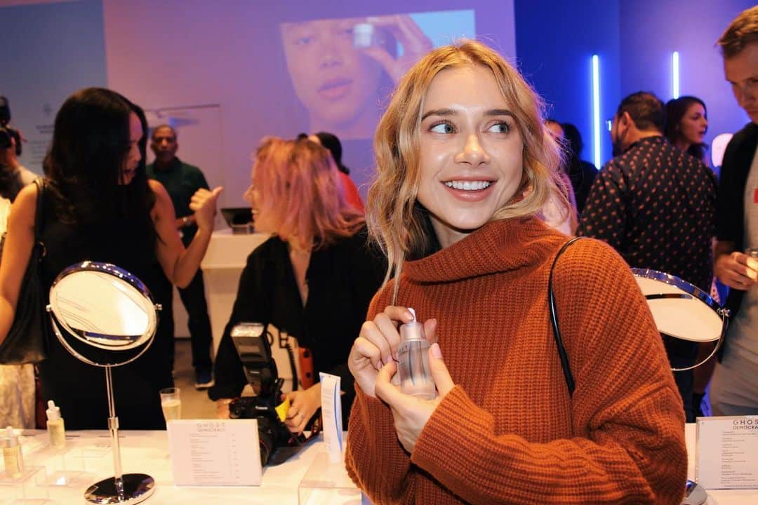 オレーシャ・ルーリンさんのインスタグラム写真 - (オレーシャ・ルーリンInstagram)「Loved visiting the @ghostdemocracy pop at the @westfieldcenturycity this weekend. If you’re looking for a #cleanbeauty skincare brand that’s effective and budget friendly try @ghostdemocracy. The pop up is open till the end of October here in LA where you can snag a starter kit and samples ( show this post to the cashier  and you’ll get 20% off ) or order online #ghostdemocracy #ad」10月22日 10時09分 - olesyarulin