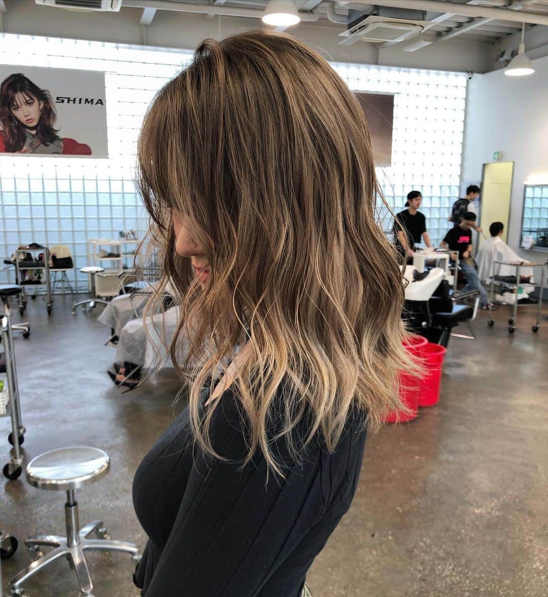 神能裕貴のインスタグラム：「【超リアル海外ヘアー/ バレイヤージュ 】 日本の女性に、もっとリアルでハイクオリティーな海外ヘアーを提供したい。 #SHIMA#ハイライト#バレイライト#バレイヤージュ#海外ヘアー#リアル海外ヘアー」