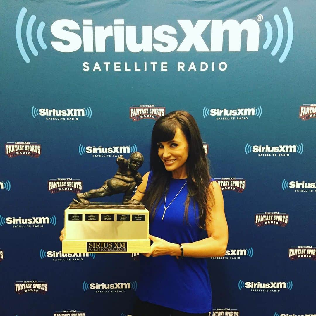 リサ・アンさんのインスタグラム写真 - (リサ・アンInstagram)「After a brutal week 7 in #fantasyfootball I had to look back at my very 1st Trophy @siriusxmfantasy 🏈🏆 tonight is #LisaAnnDoesFantasy with @aron88 & we will be taking all about some of my #BenchMVP players 🙈 10pm-1am ET Sirius 210 XM 87 & the @siriusxm app (this was 2015 & my name plate was added to the trophy!!)」10月22日 10時27分 - thereallisaann