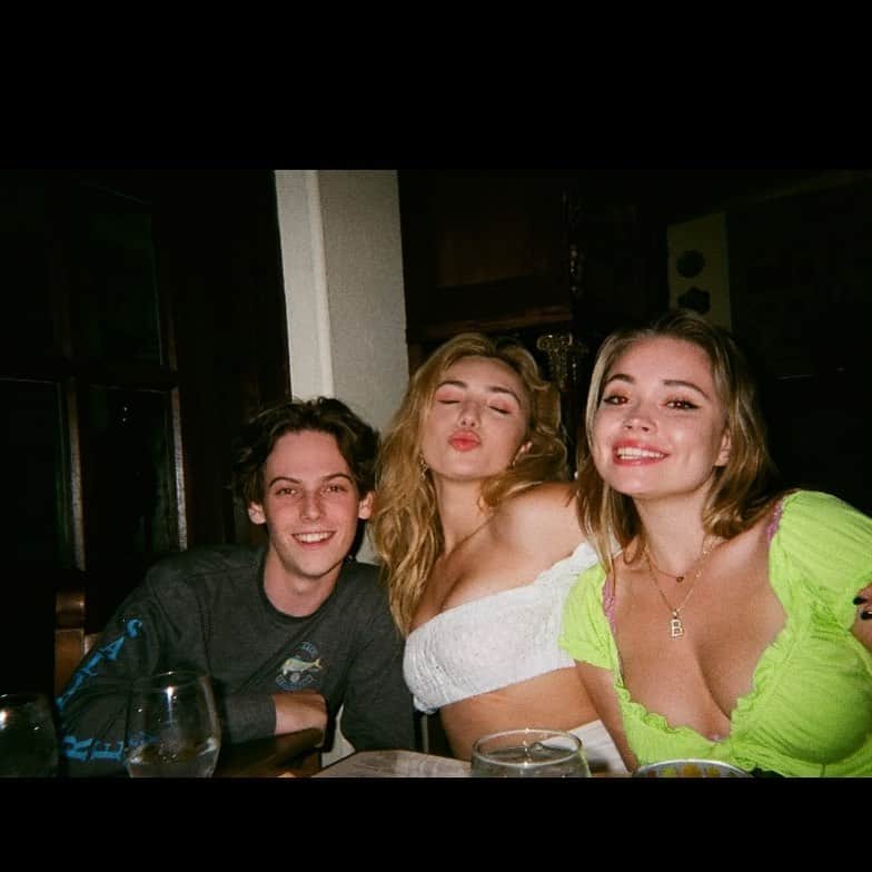 ペイトン・リストのインスタグラム：「two of my favorite people 🖤」