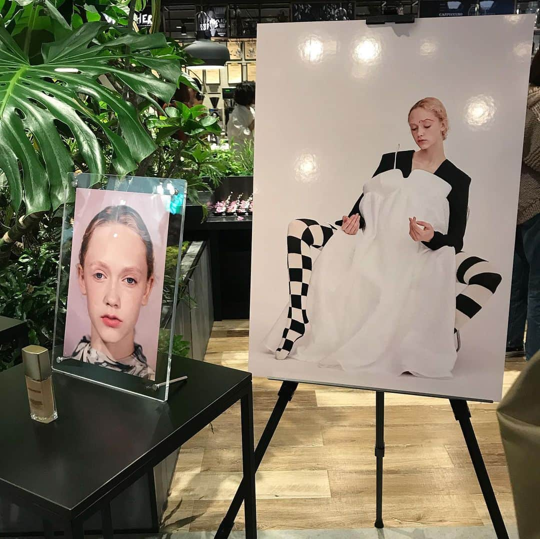 saki kojimaさんのインスタグラム写真 - (saki kojimaInstagram)「. LAURAMERCIER 2019 FALL supported by CYAN . もう、とにかくビジュアルが可愛い♡ 美味しいケータリングを食べながら 新作を使ったデモストで勉強してきました✍️ . @lauramercier @keyco0824  @cyanmagazine @suzukisatoru  ありがとうございました♡ . #lauramercier #cyan #ローラメルシェ #ファンデーション #肌ぬぎ」10月22日 10時40分 - kojima__saki