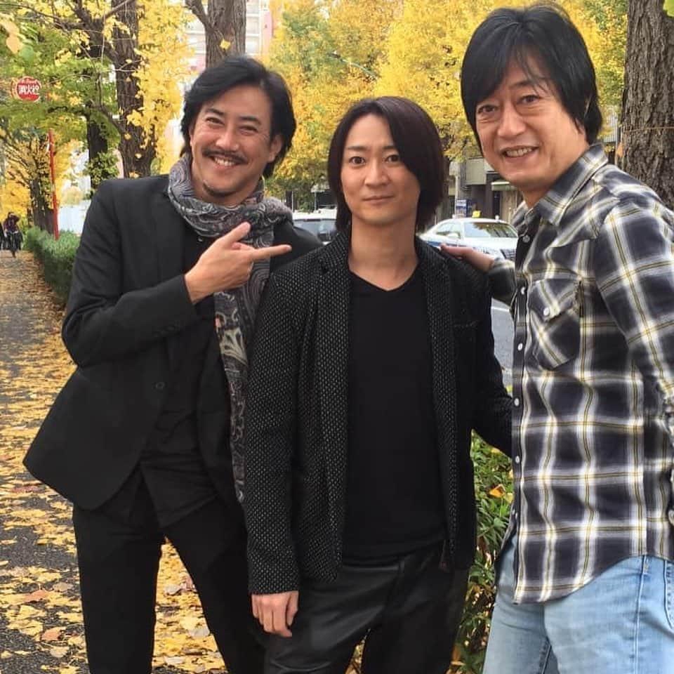 水谷あつしさんのインスタグラム写真 - (水谷あつしInstagram)「ニコニコ生放送『町田慎吾です。SP 』﻿ 10月28日(月)21時〜﻿ ﻿ https://live.nicovideo.jp/watch/lv322517592﻿ ﻿ 今回の放送は「町田慎吾です。SP」と題して、ゲストに水谷あつしさん、瀬下尚人さんをお迎えし、いつもと違う雰囲気でお送りします。﻿ 毎年恒例となっている舞台、「伊賀の花嫁」のレギュラーメンバーの３人。﻿ 「伊賀の花嫁」のお話をメインに、３人の関係性など、お酒を飲みながら楽しくお話していただきます。﻿ ﻿ ぜひご覧ください。﻿ ﻿ ﻿ 10月28日(月)21時〜﻿ まっちー(町田慎吾)のニコニコ生放送にじゅりさん(瀬下尚人)と出演します。﻿ 生放送でフリートーク楽しみです。﻿ ﻿ そろそろキャスト発表があるのかな、、、？﻿ ﻿ #伊賀の花嫁#その四#町田慎吾#瀬下尚人#水谷あつし#2020年#初笑い#俳優座劇場﻿」10月22日 11時13分 - achao726