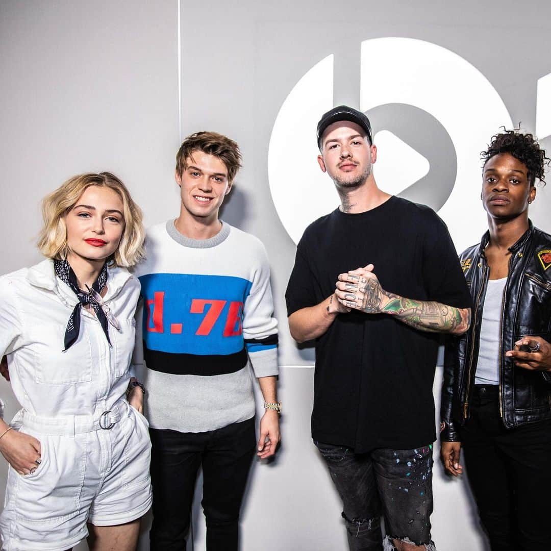 コリン・フォードさんのインスタグラム写真 - (コリン・フォードInstagram)「Had a great time talking about @daybreak on @beats1official with @TravisMills. Listen on @AppleMusic. Link in bio 👊🏼」10月22日 11時09分 - colinford