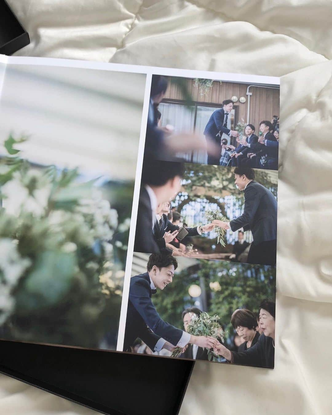 石元歩唯さんのインスタグラム写真 - (石元歩唯Instagram)「photo album  ちょうど一年前は結婚式だったなぁと、 昨日久しぶりに開いたアルバム ⛪️🌿 . 写真はデータでいいかなと思っていたけど アルバムにして形に残しておいたことで 自分達以上に両親が喜んで見てくれたから アルバムにしてもらって良かった。🎞✨ . ボックス付きで、飾っても置けるような 素敵なデザインも決め手でした ♡ @nicedpp  Dress shop @bridalcore_tokiwa Hair arrange @hairz_bridal Photograph @nicedpp Flower @biltonflowerdesign @pemk.pemk  #kento_ai_wedding #kento_ai」10月22日 22時01分 - 518aichi