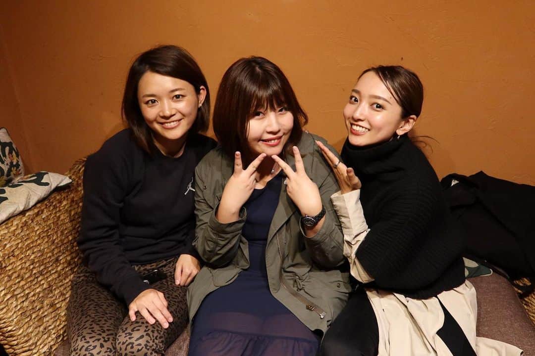 かんだまのインスタグラム：「‪こり婚約祝いデイ☺️💍💕💕‬ ‪あびちゃんも久々で3人やーーっと集まれた🥺❤️❤️‬ 昔みんなで働いてたpupukeaで🤙社長にもあさこさん&ちびっ子たちにも久々会えて嬉しかったー！！楽しかったー！！ ‪しつこいくらいに何回もいいますおめでとぉぉぉぉおぉおぉぉぉぉ！！！！！！！！！！‬ 〆はプリクラw」