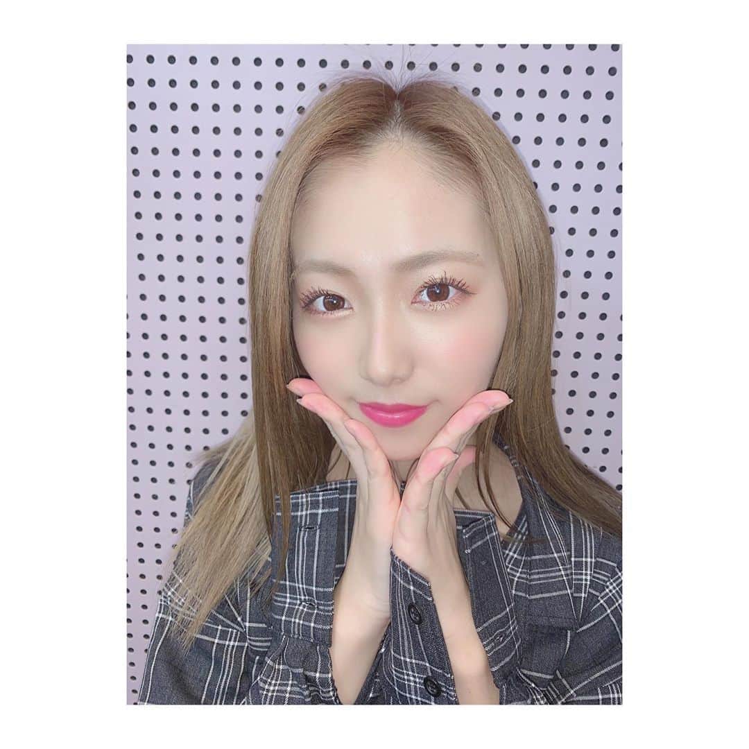 森田彩花のインスタグラム：「今日は、#amiuuwink 🖤🖤🖤 わたちはシャツインせずアウトで着た😎 ． みんなもお揃いコーデちよ💛🤙 ． #ootd #握手会 #握手会コーデ #fashion #amiuuwink #あみゅこーで #envym #gal #ギャル #コメよろ #いいねよろ」