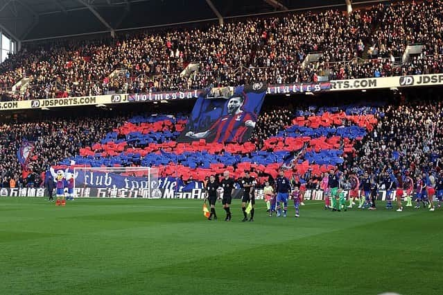 ジョエル・ワードのインスタグラム：「I want to say a BIG thank you to everyone involved, this was a special moment. I had no idea it was happening and am blown away by the continued support.. #oneclubtogetherinbattle 🔴🔵 @cpfc」