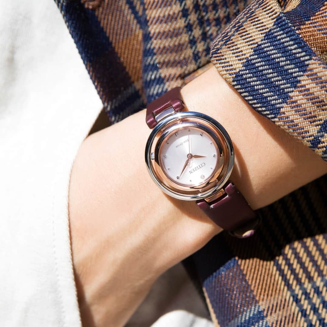 のインスタグラム：「Enjoy the fall fashion with CitizenL . 秋服と相性抜群。秋っぽいタータンチェックと合わせてみて。 . ∵∵∵∵∵∵∵∵∵∵∵∵∵∵∵∵ A beautiful future based on brave choices. CITIZEN L. A new kind of luxury watch. . ▸model EM0669-13X . Link in bio @citizenlwatch ∵∵∵∵∵∵∵∵∵∵∵∵∵∵∵∵ #citizenl #citizenlwatch #sustainable #sustainablestyle #sustainablefashion #EcoDrive #sustainablity #sustainableclothing #sustainablymade #sustainabledesign #lightpowered #drivenbynature  #wristwatches #ladieswatch #wristwear #ilovewatches #classic  #autumnfashion #ecofriendlyfashion #autumnstyle #imagineyourself #シチズンエル #シチズンエルウォッチ  #腕時計 #腕時計好き #手元倶楽部 #腕時計くら部 #見つめる #時計好き #時計好きと繋がりたい」